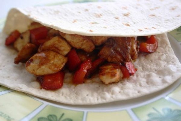 Chicken breast with pepper and cheese