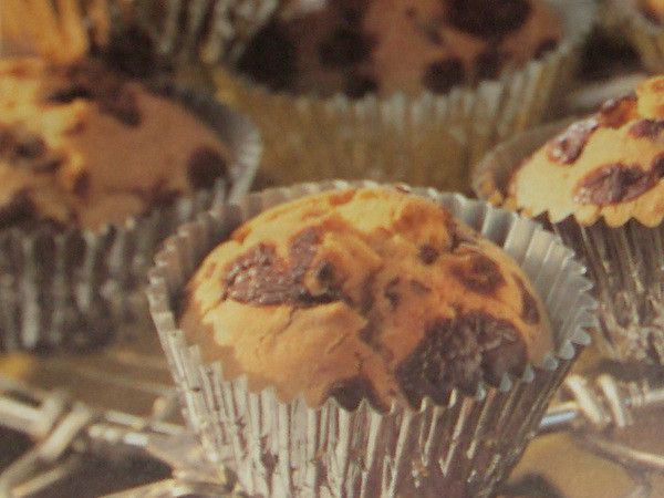 Muffins with chocolate.
