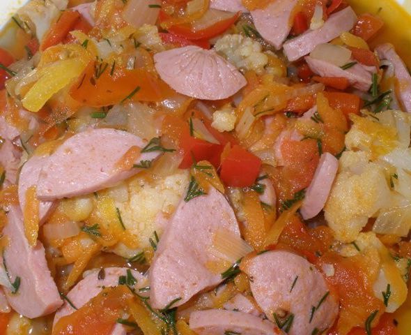 Vegetable stew with sausages