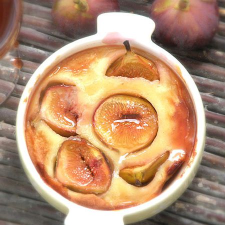 Clafoutis with figs in wine syrup