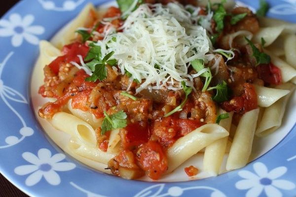 Penne with tomato sauce and eggplant