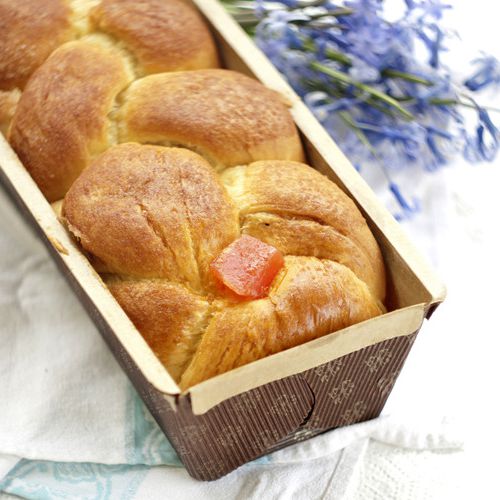Greek Easter bread 