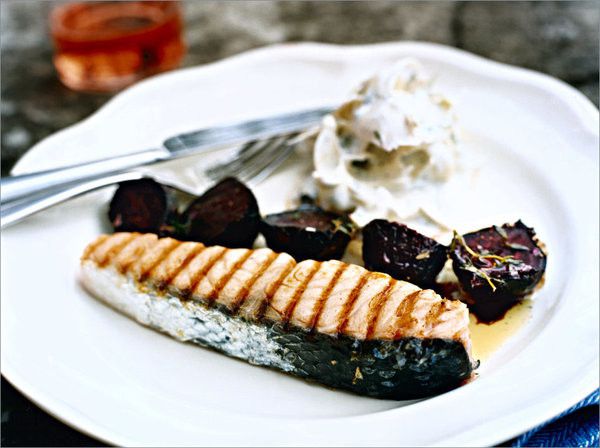 Norwegian salmon grilled with cold sauce
