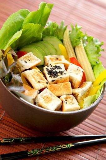 Greek salad with tofu