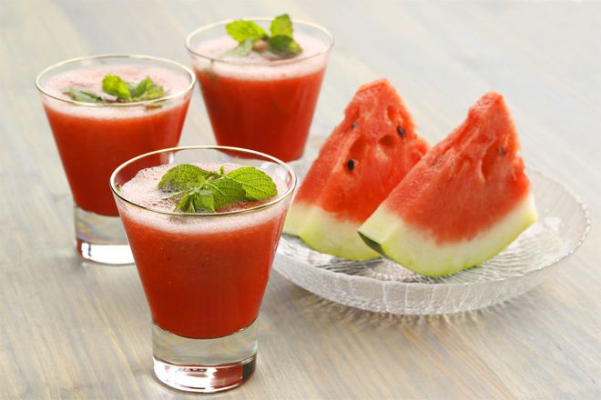 Smoothies: watermelon and mint