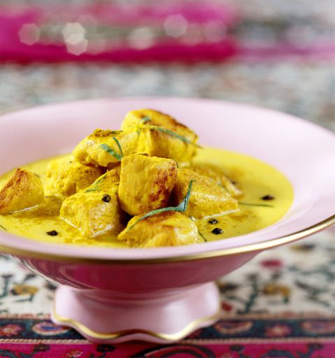 Chicken breast in curry sauce