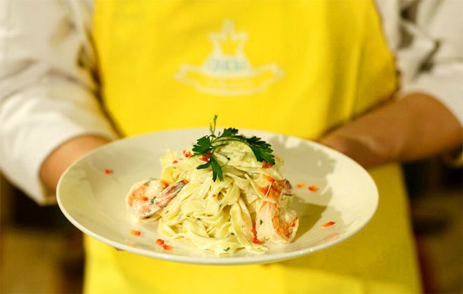 Spaghetti with shrimp in cream sauce in multivarka
