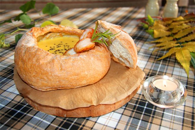 Cream of pumpkin soup with shrimps