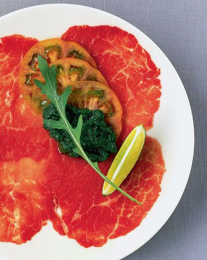 Beef carpaccio with arugula
