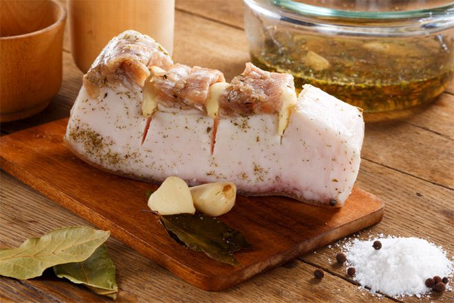 Salo with garlic brine