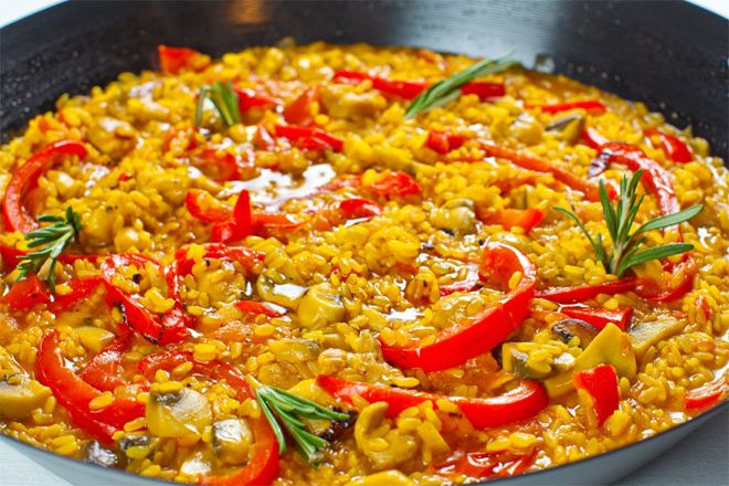 Paella with chicken and mushrooms
