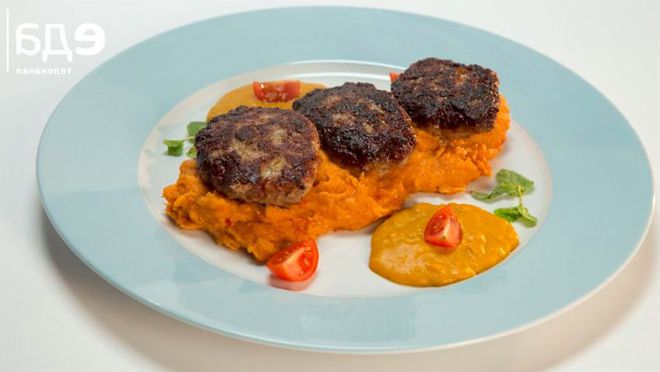 Duck meatballs with red sauce on the TV channel 