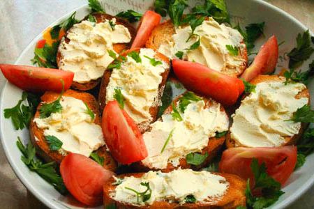 Crostini with cream cheese