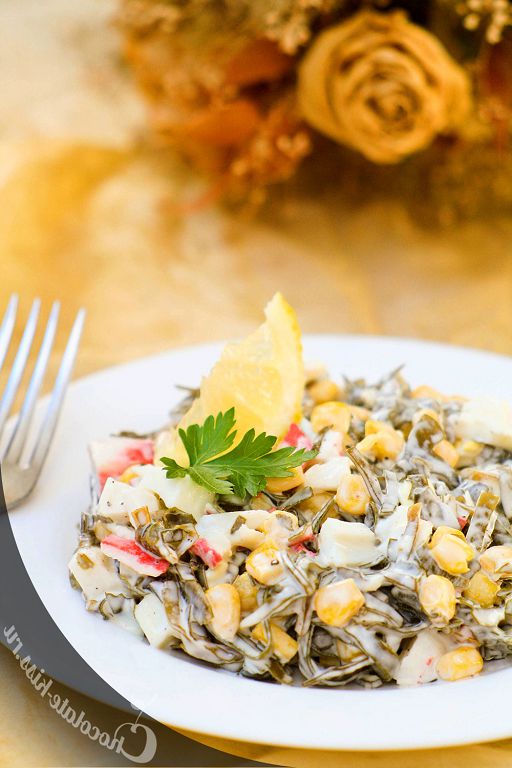 Salad with seaweed and crab meat