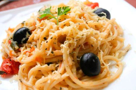 Spaghetti with baked tomatoes