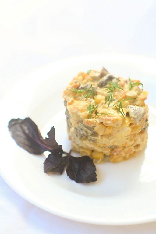 Salad with corn and mushrooms