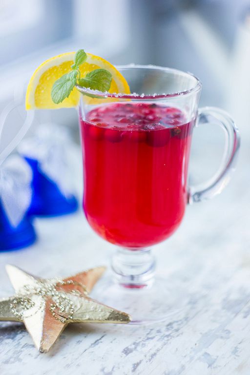 Hot drink with cranberries and spices