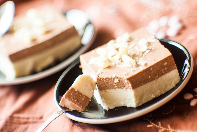 Vanilla - chocolate cheesecake dessert