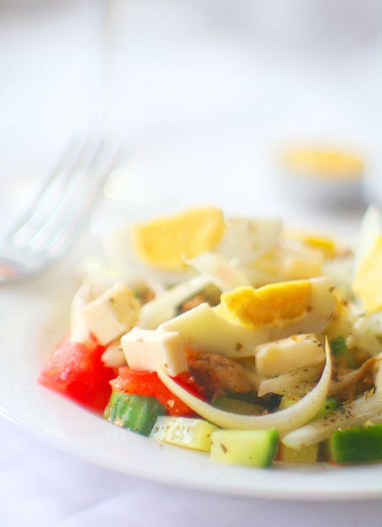 Salad with tuna and feta