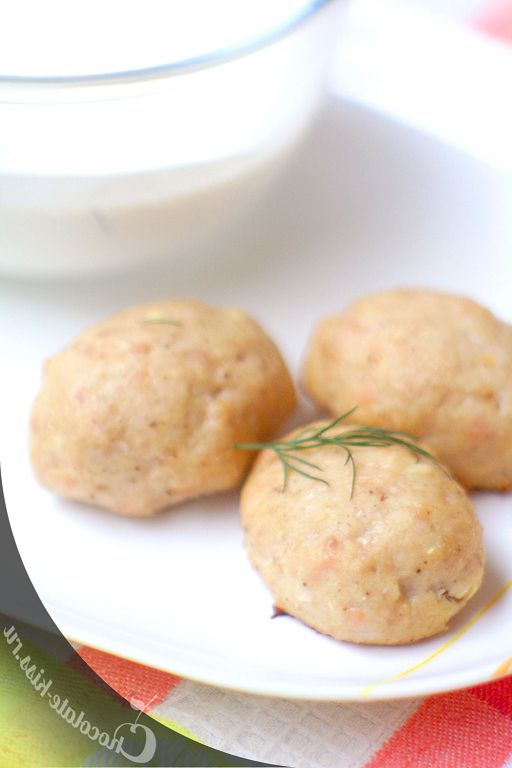 Chicken cutlets with apple, baked in the oven