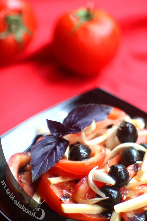 Salad with tomatoes, olives and cheese