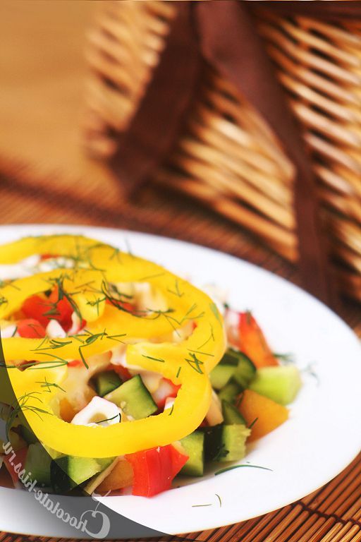 Salad of peaches and crabmeat