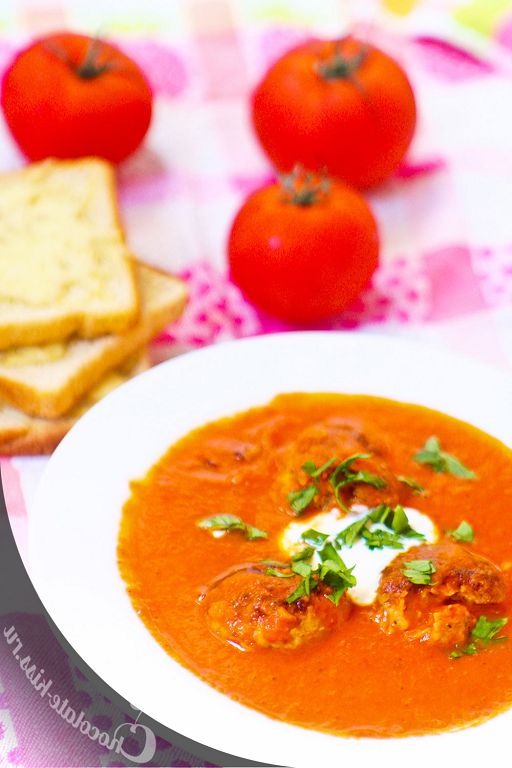 Tomato soup with meatballs