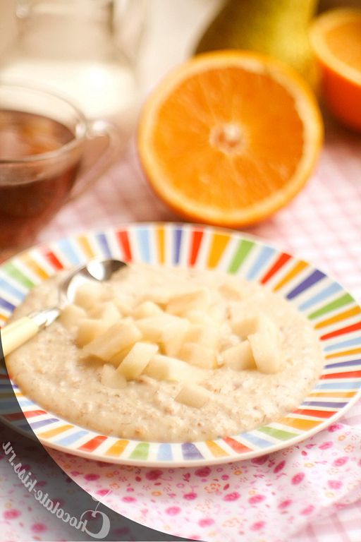 Oatmeal with caramel and pears