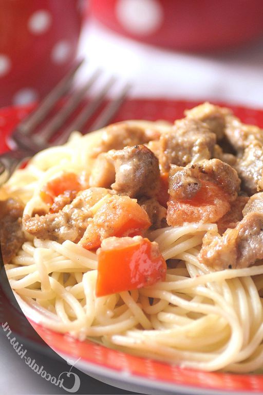 Pork braised in cream with tomatoes
