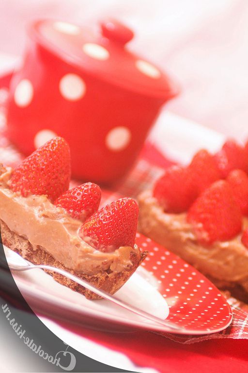 Chocolate tart with strawberries