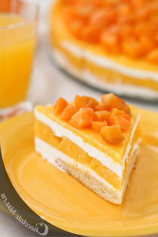 Cake with curd cream and dried apricots