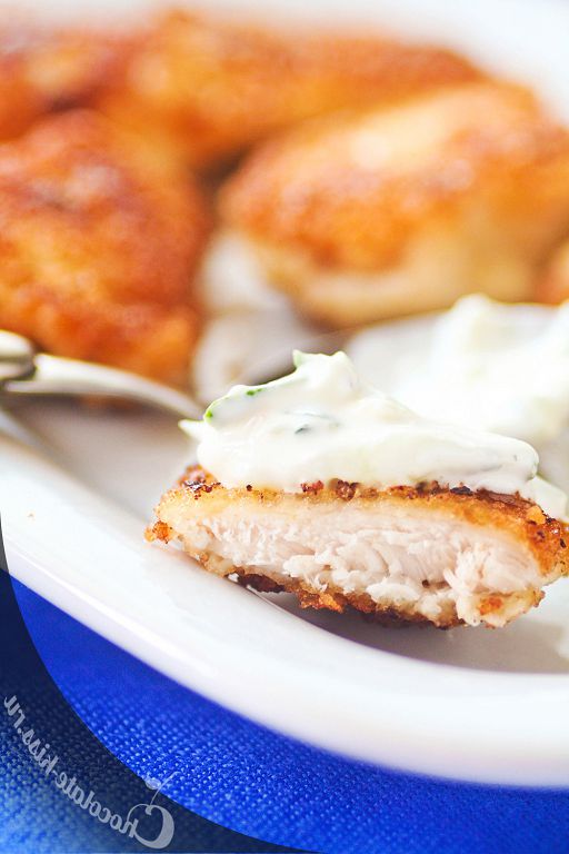 Chicken nuggets with cucumber cream sauce