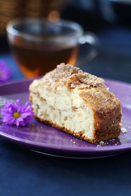Cake with cinnamon and crispy