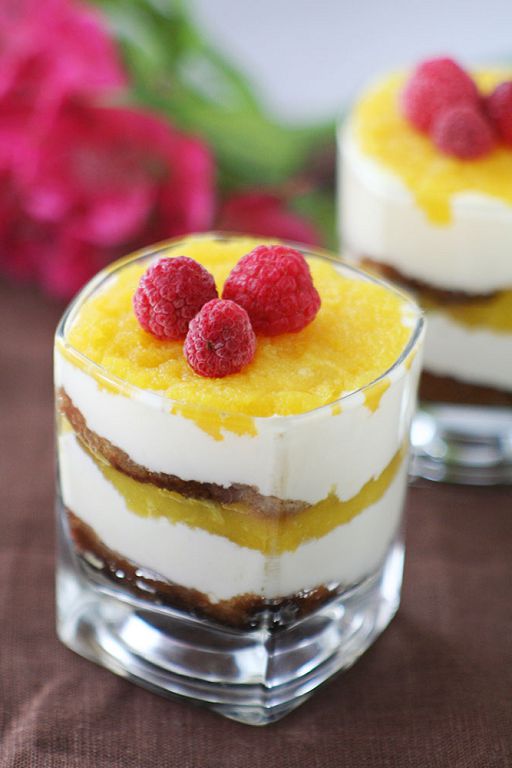 Tiramisu with mango