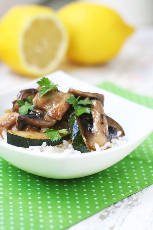 Stir - fry with chicken, mushrooms and zucchini