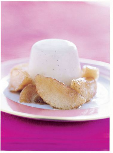 Vanilla panna cotta with glazed apples