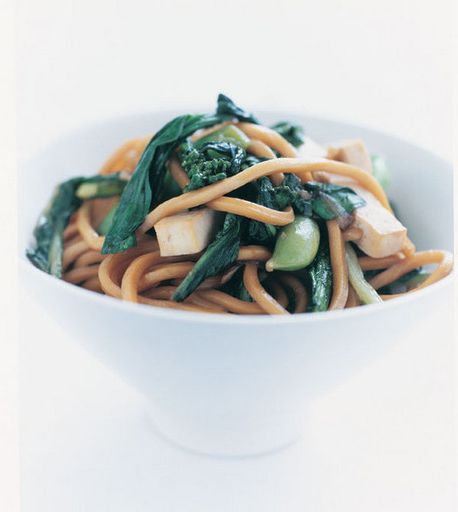 Hokkiyskaya noodles with tofu and greens
