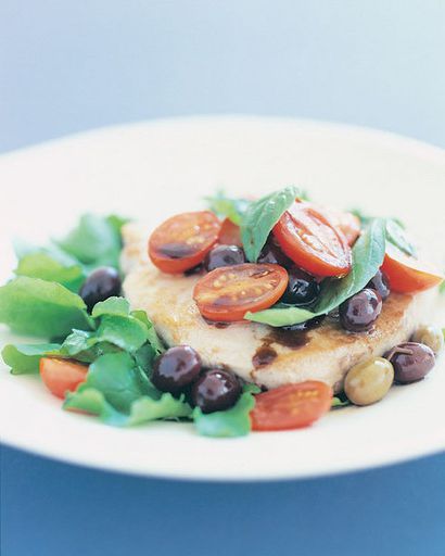 Tuna with olives, tomatoes and basil