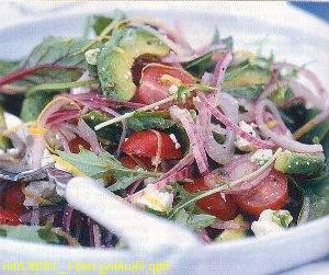 Salad with avocado, red onion and feta