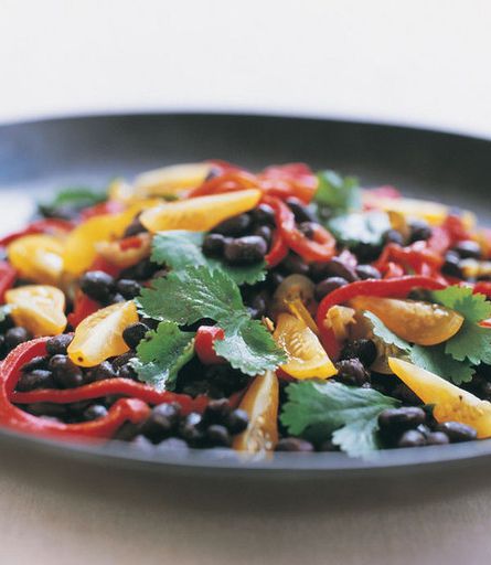 Salad of black beans and roasted peppers