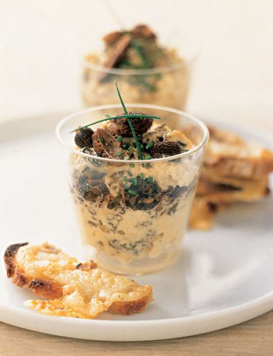Chatterbox with mushrooms and toast with cheese Beaufort
