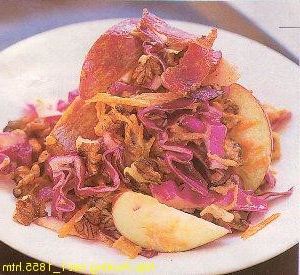 Coleslaw with apples and nuts