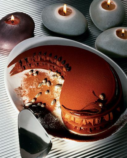 Chocolate meringue with spicy cream