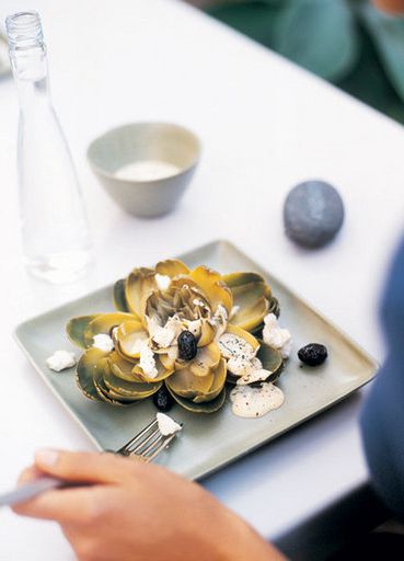 Artichokes with lemon sauce