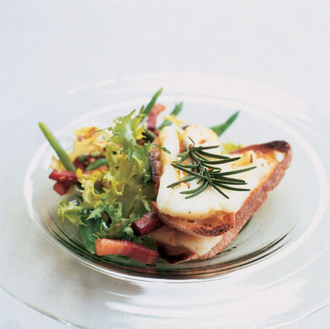 Halloumi salad, pancetta and beans