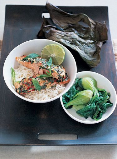 Salmon fillet baked in banana leaves