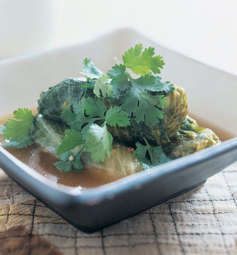 Chicken breast with cashew nuts in lettuce 