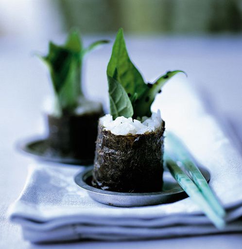 Sushi with seaweed salad