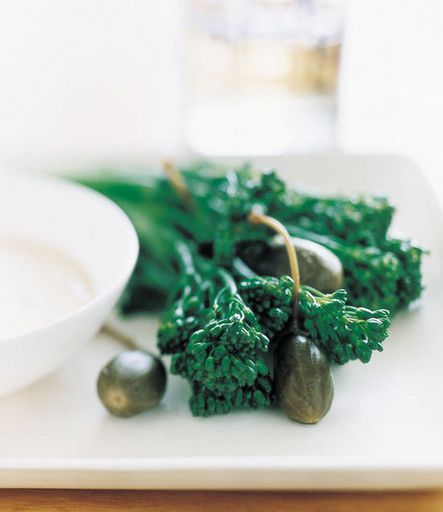 Broccoli steamed with caper mayonnaise