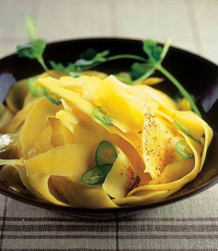 Mango salad with peppers